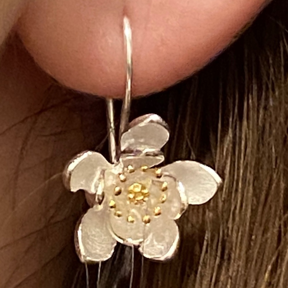 NEW! ❤️Sterling Lotus drop earrings❤️